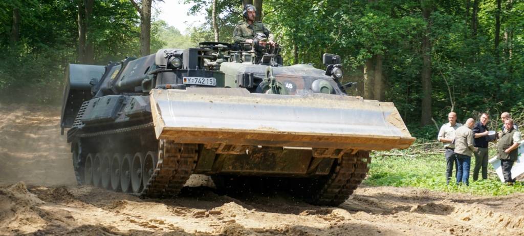 Bundeswehr hilft bei Ems-Renaturierung