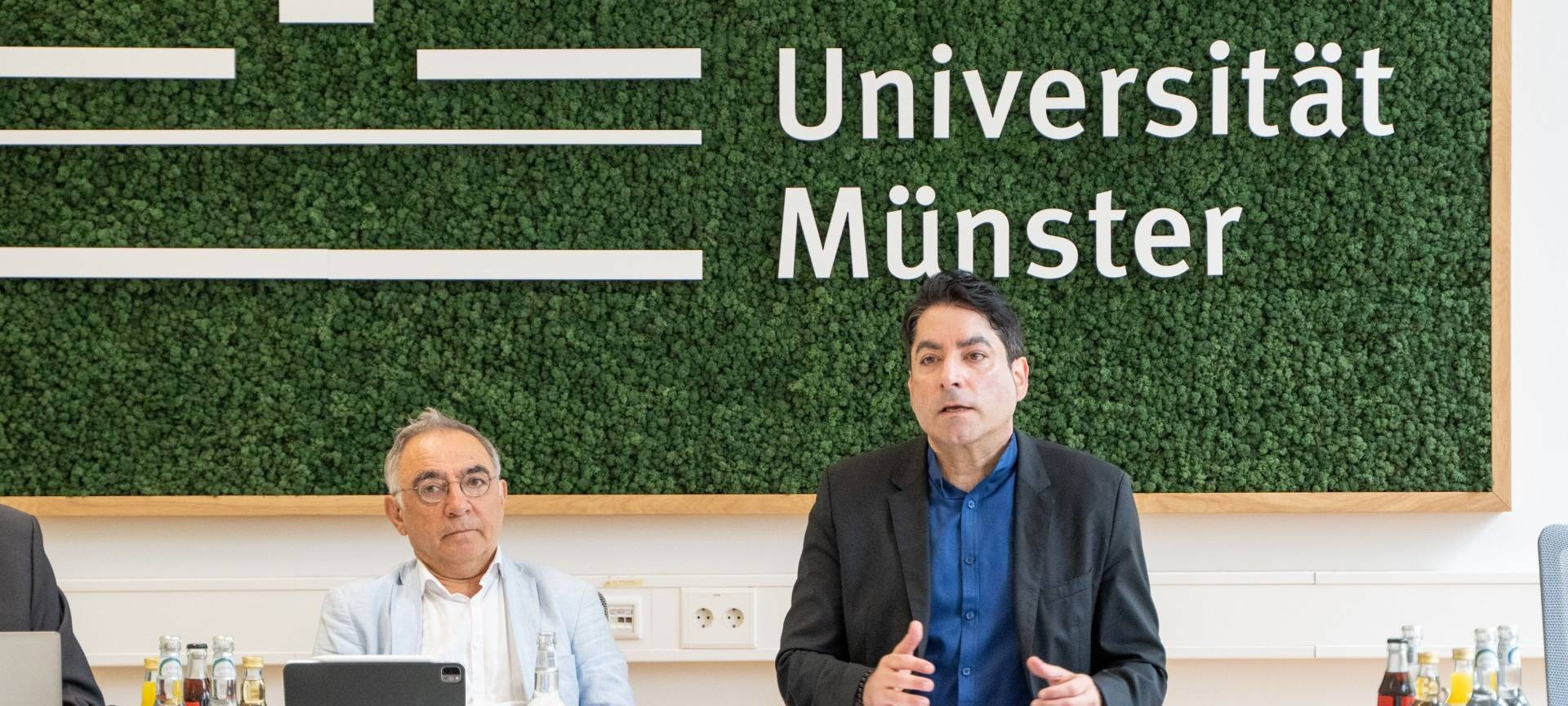 Prof. Dr. Levent Tezcan und Prof. Dr. Mouhanad Khorchide (v.l.) beim Pressegespräch.