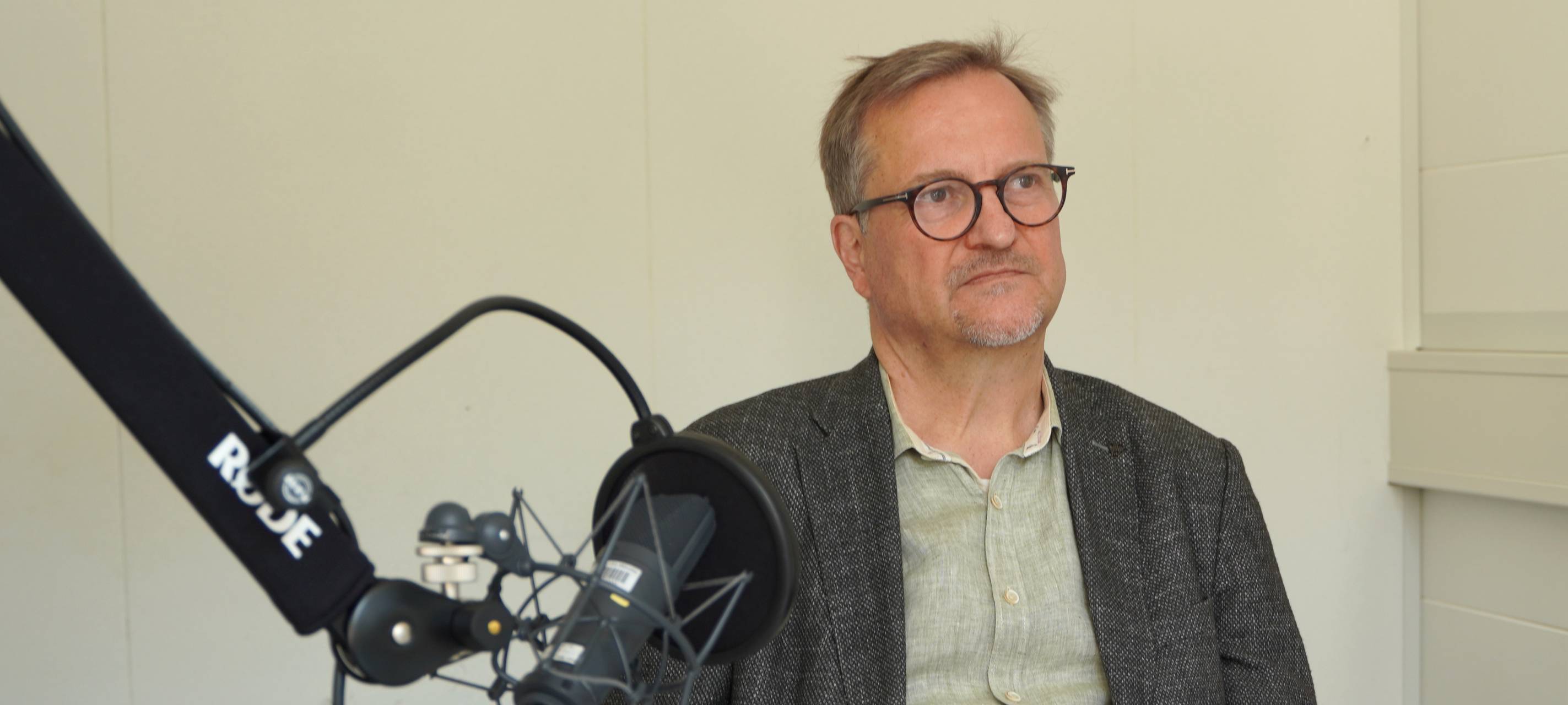 Prof. Dr. Georg Romer lehrt und forscht an der Medizinischen Fakultät Münster; zudem ist er Direktor der Klinik für Kinder- und Jugendpsychiatrie, -psychosomatik und -psychotherapie des Universitätsklinikums Münster.