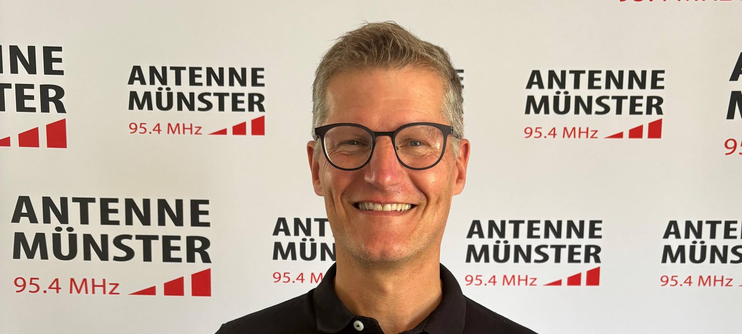 Tilman Fuchs, ein Mann mit kurzen grauen Haaren und einer Brille.