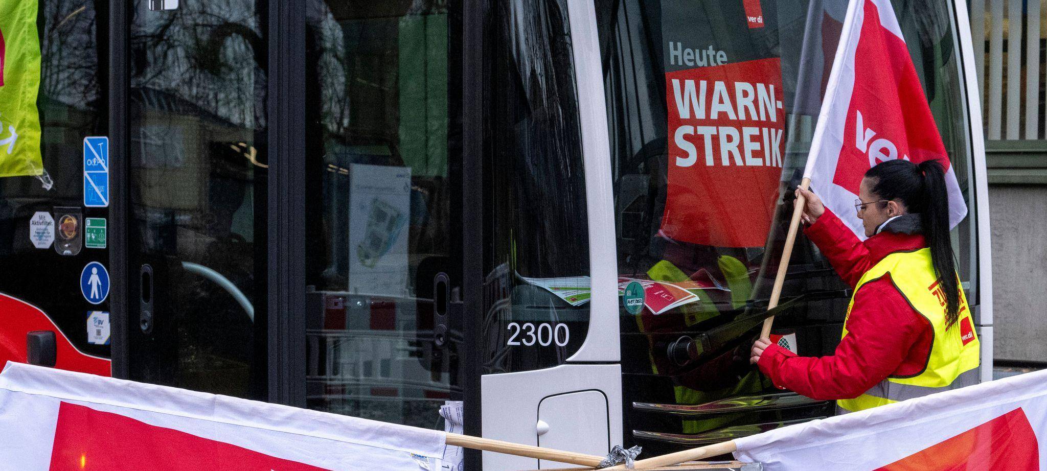 Ganztägige Warnstreiks im ÖPNV