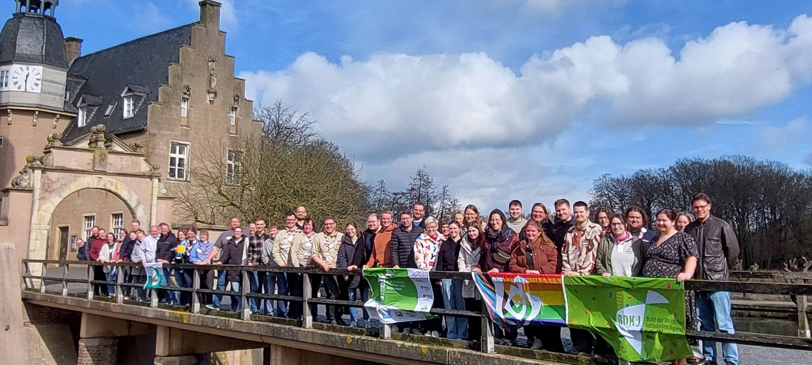 Die katholischen Jugendverbände im Bistum Münster haben am Wochenende auf der Jugendburg Gemen ihre jährliche Diözesanversammlung 2026 durchgeführt.