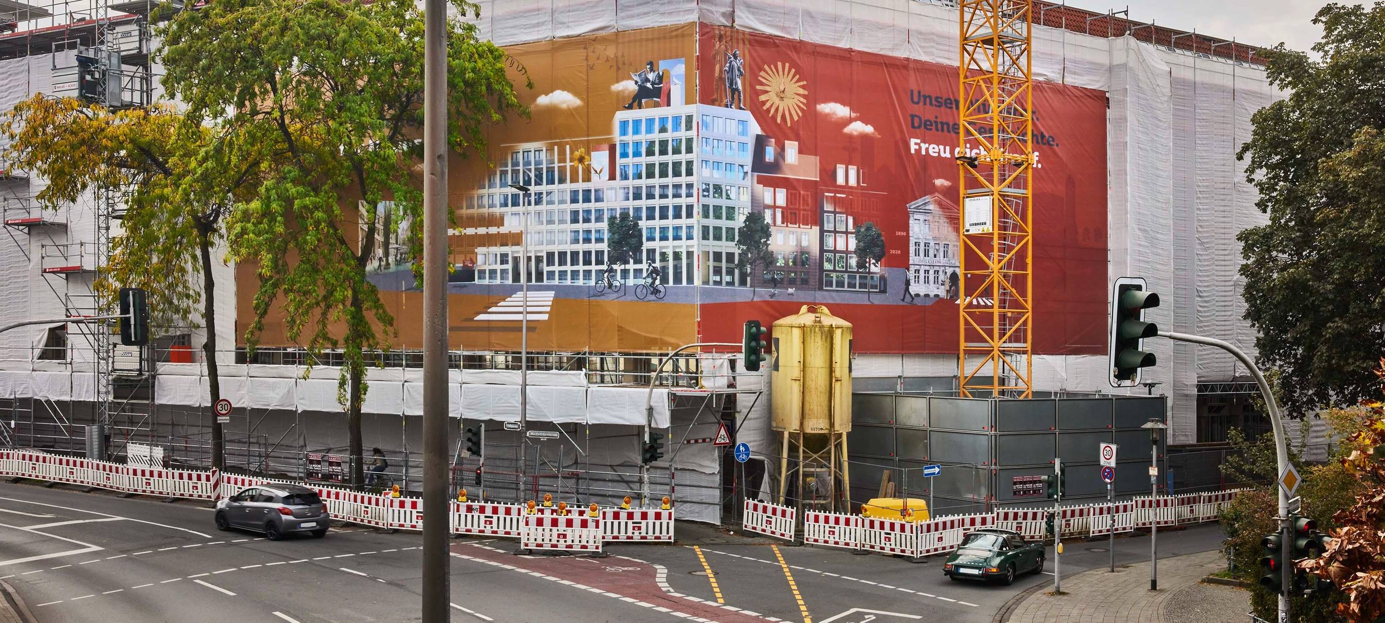 Volksbank-Hauptstelle: Angepasste Verkehrsführung für den zweiten Baukran.