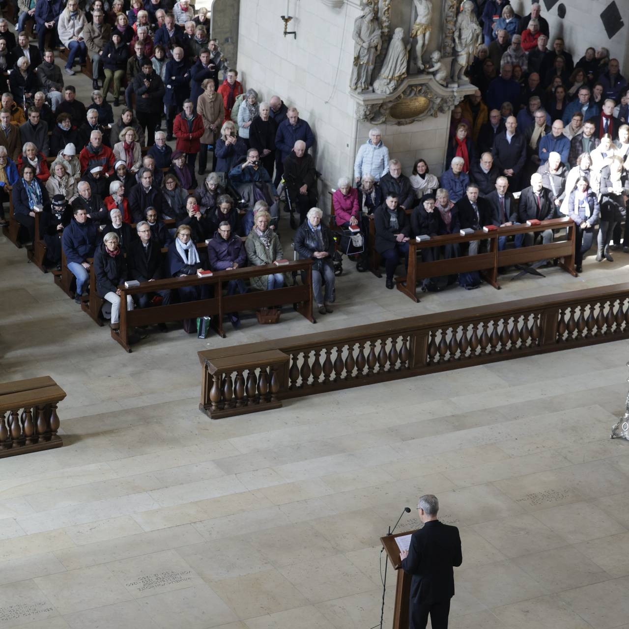 Dom: Viele Gläubige kamen im St.-Paulus-Dom zusammen, um den neu ernannten Bischof bei seiner ersten Vorstellung zu begrüßen.