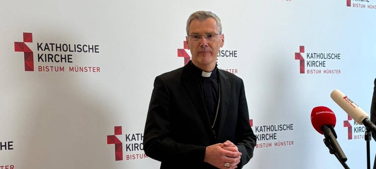 Heimer Wilmer wird neuer Bischof in Münster. Er gibt ein Statement gegenüber den Medien ab.