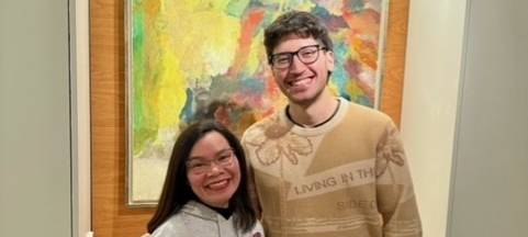 Die beiden Studierenden aus dem Ausland waren total begeistert: Links auf dem Foto ist Nhung aus Vietnam und rechts Massimiliano aus Italien.