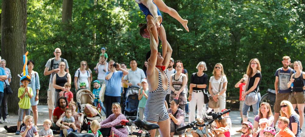 Straßenkünstler-Festival im Zoo