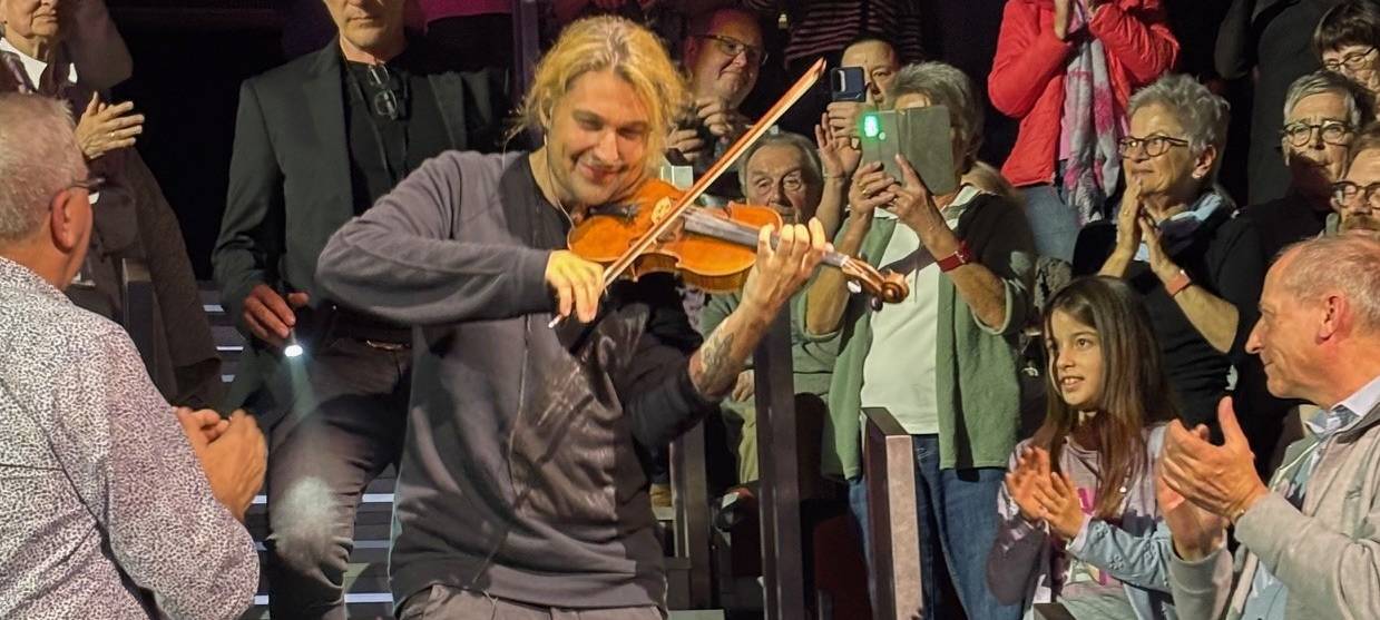 David Garrett spielt "Happy Birthday" für das MCC