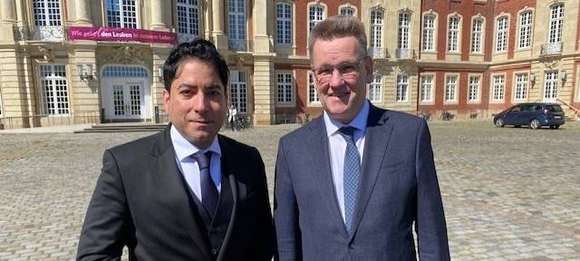 v.l.n.r.: Gründungsdekan Prof. Dr. Mouhanad Khorchide und Uni-Rektor Johannes Wessels.