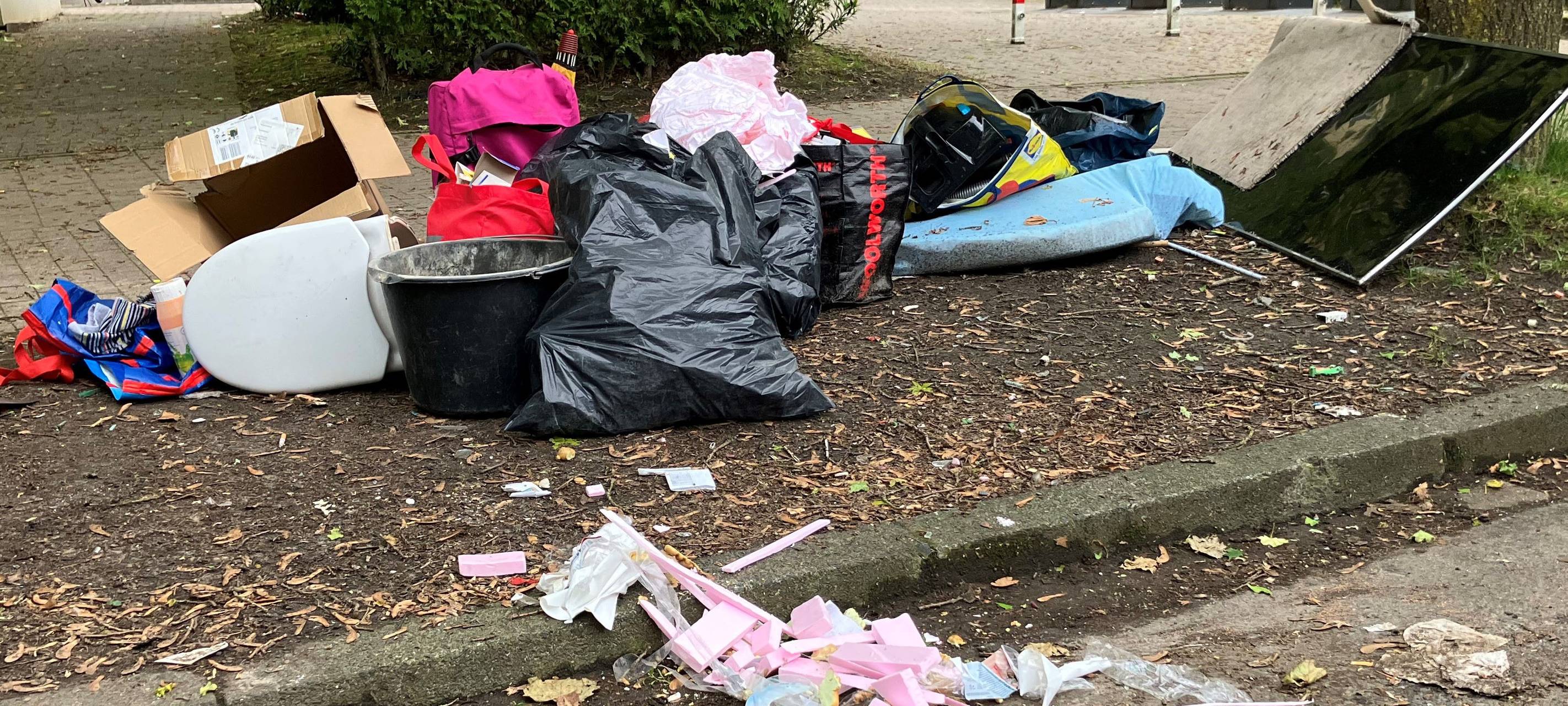 Illegal entsorgter Müll in Kinderhaus