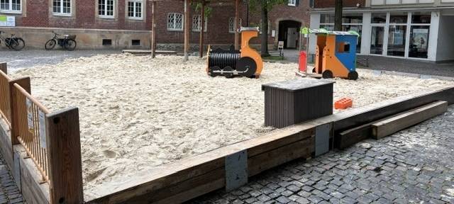 Erstmals ist der Maxi-Sand auf dem Harsewinkelplatz.