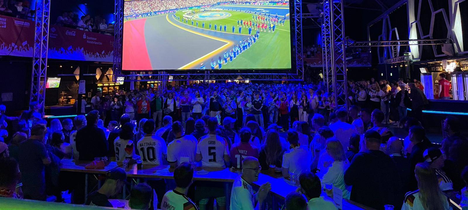 2.000 Fans feiern deutschen Sieg in Hafenarena