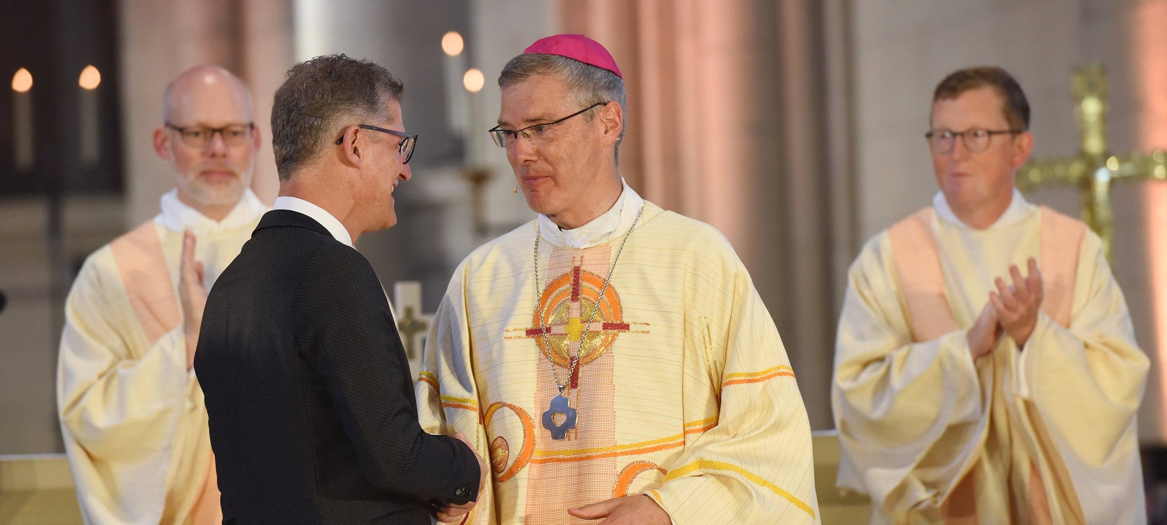 Neuer Bischof von Münster im Amt