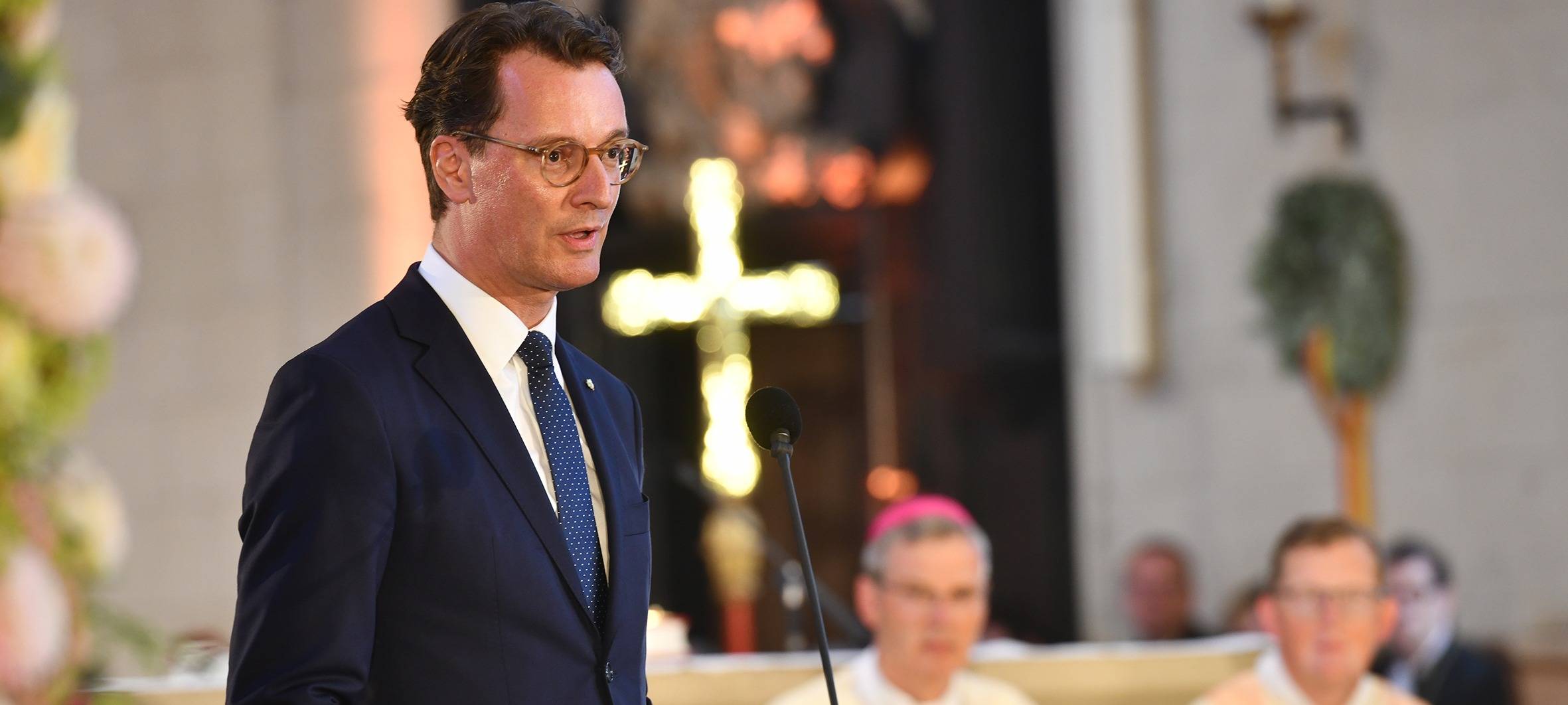 Neuer Bischof von Münster im Amt