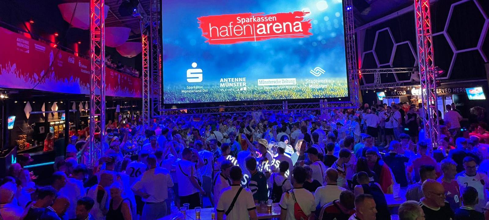 Hafenarena: Fans feiern Sieg über Elfenbeinküste