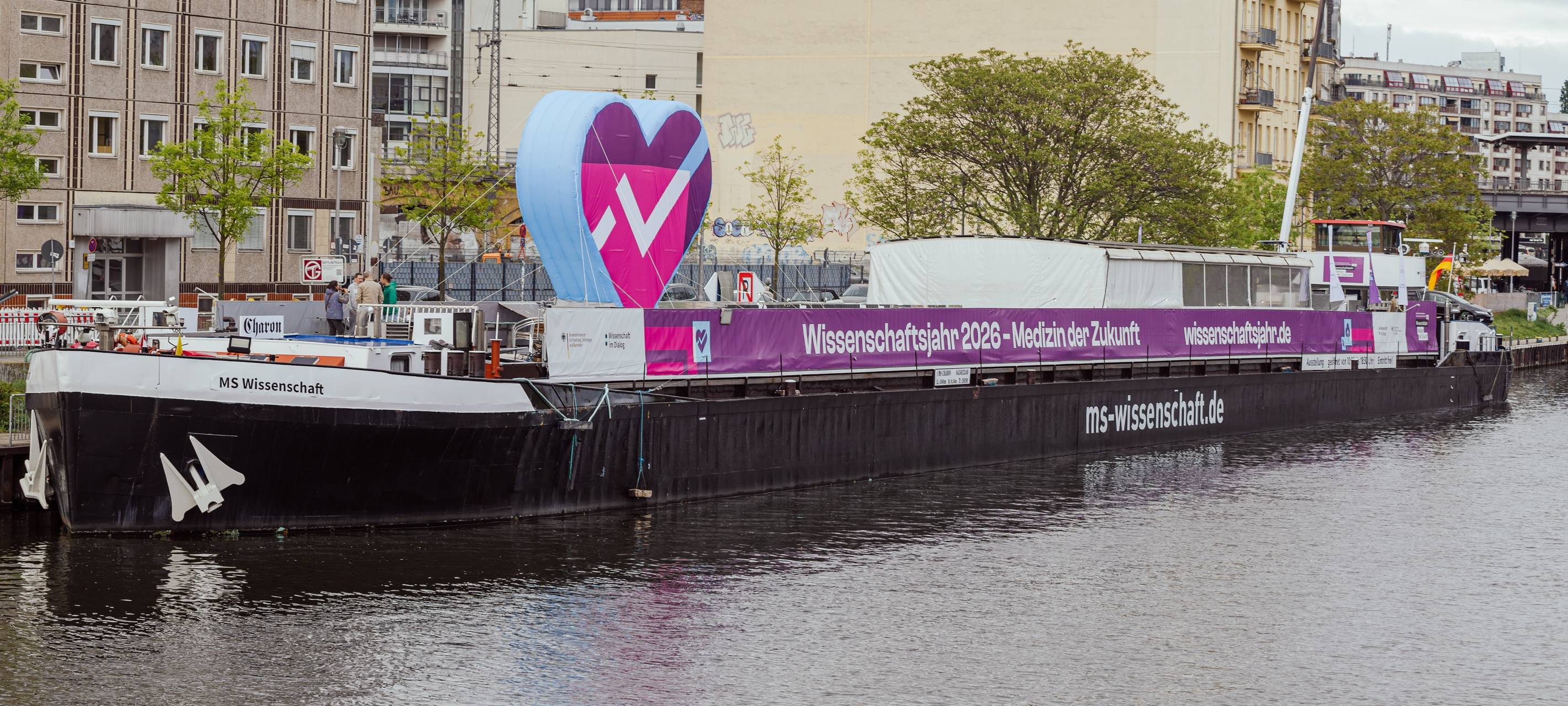 "MS Wissenschaft" im Hafen