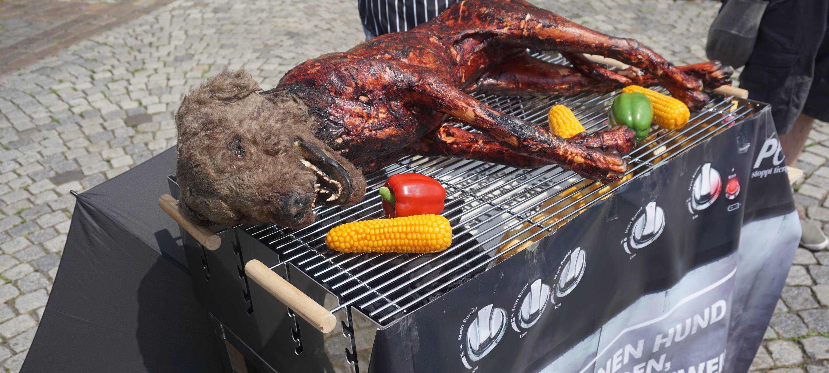 Hundeattrappe gegrillt