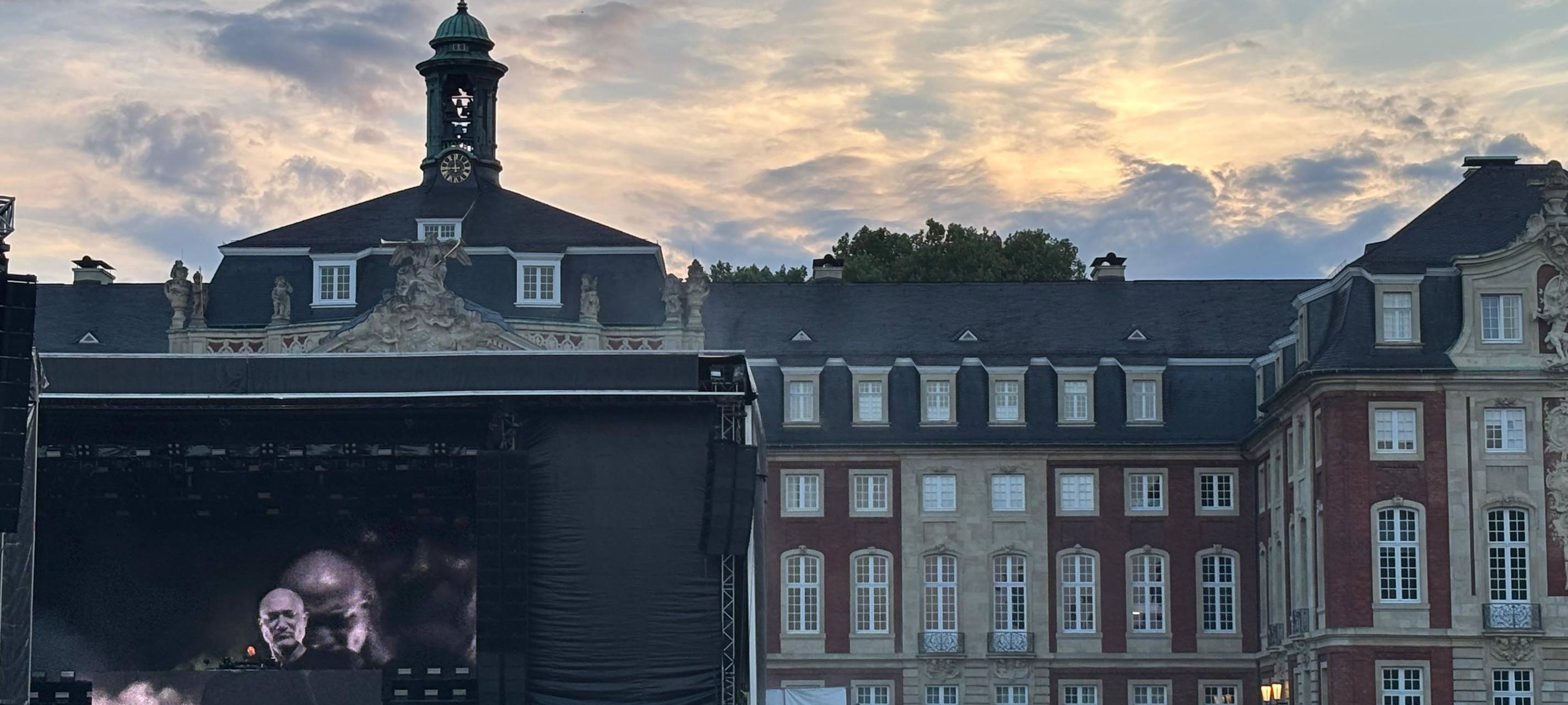 Konzertspektakel vor dem Schloss