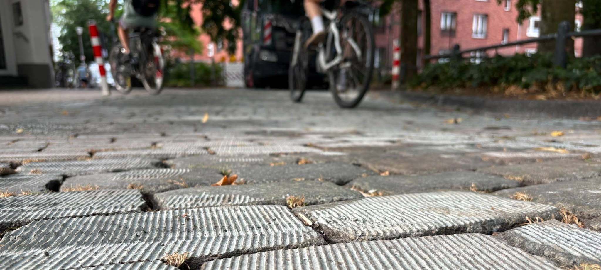 Das sogenannte "Grinding"-Schleifverfahren wird momentan (seit 03.08.2026) im Hansaviertel getestet.