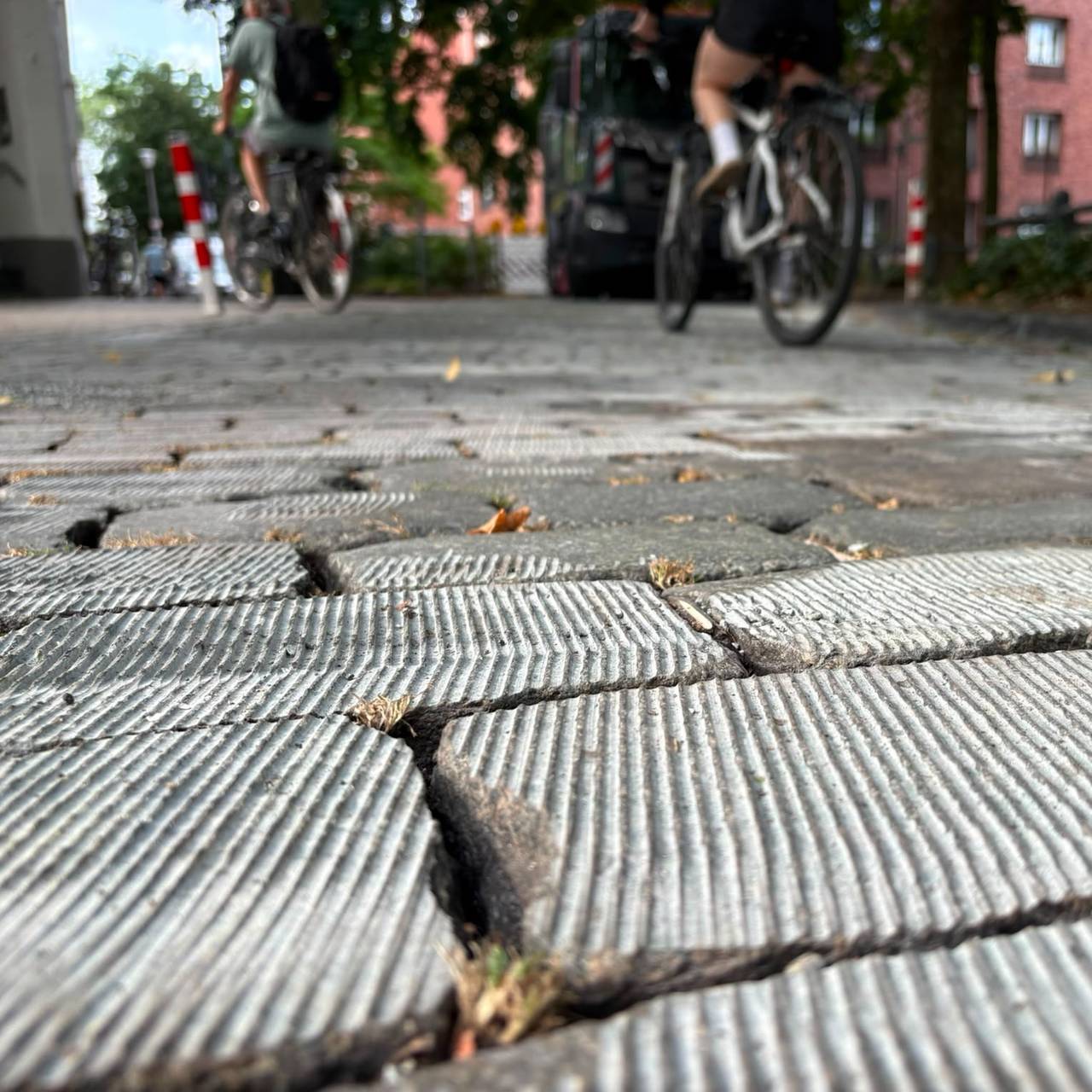 Das sogenannte "Grinding"-Schleifverfahren wird momentan (seit 03.08.2026) im Hansaviertel getestet.