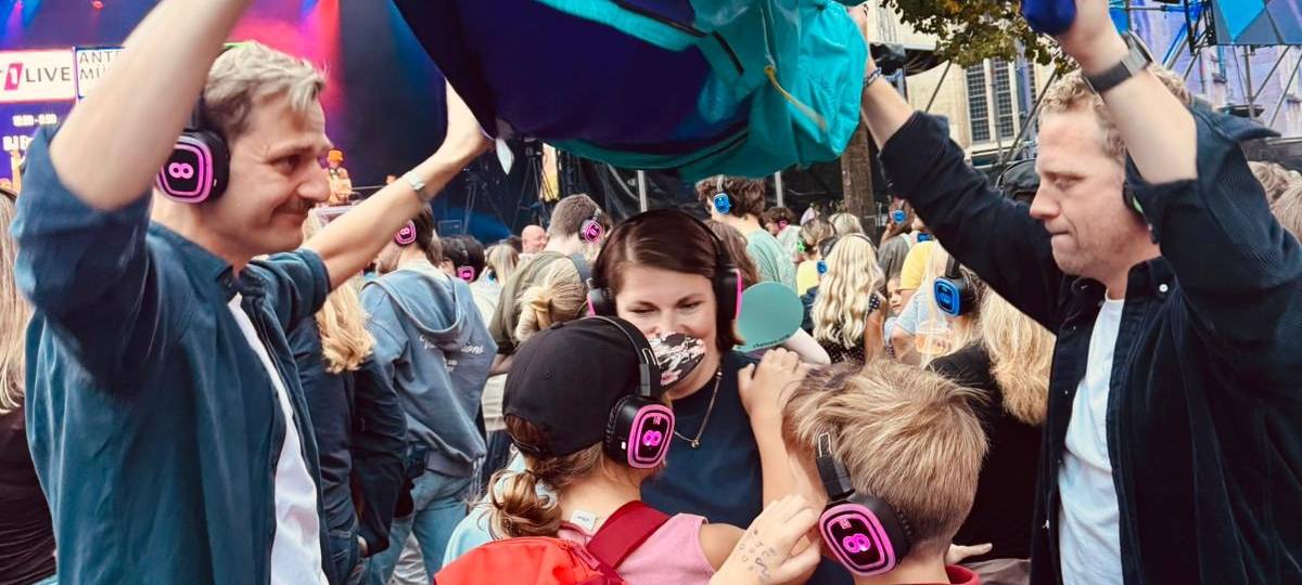 Und wer keinen Schirm dabei hatte, "bastelte" sich kurzerhand einen.