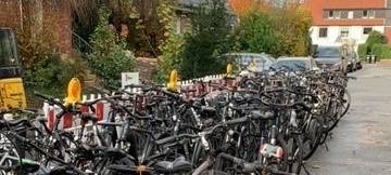 Das Bild zeigt die sichergestellten Fahrräder und E-Bikes.