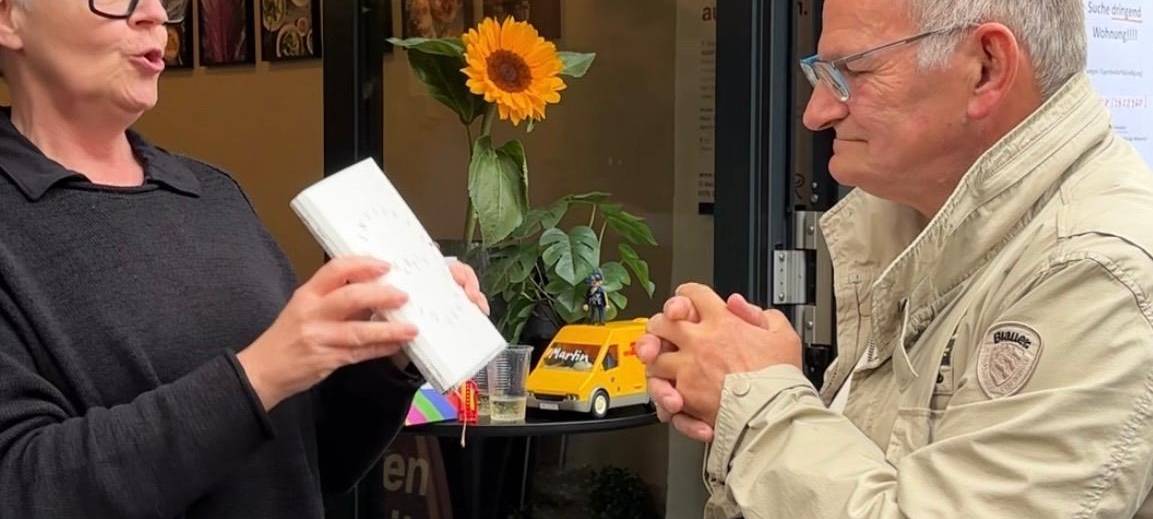 Ein besonderer Paketbote verabschiedet sich