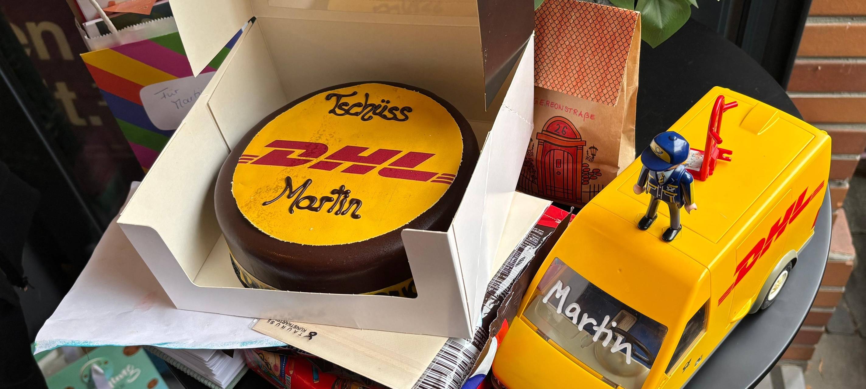Ein besonderer Paketbote verabschiedet sich
