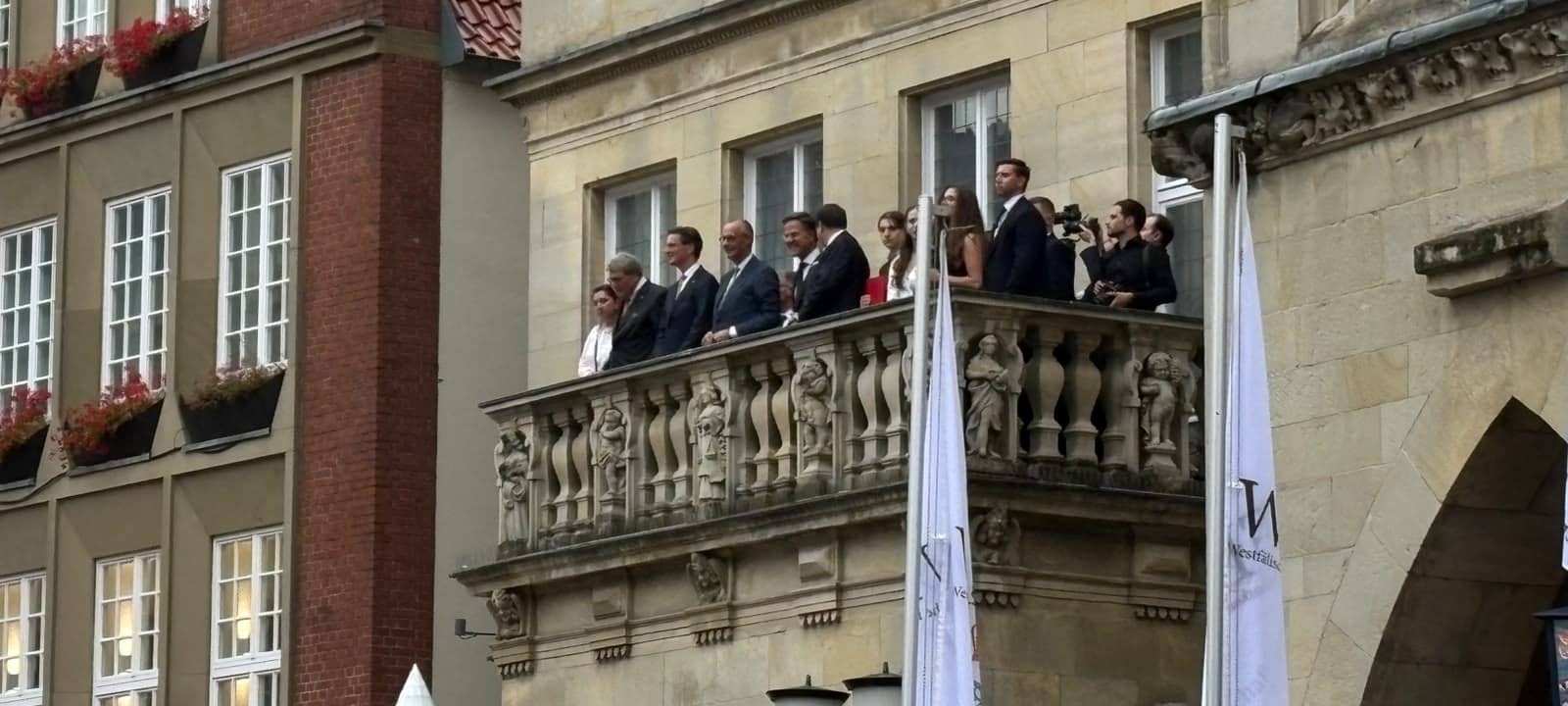 Im Anschluss zeigten sich die Gäste auf dem Sentenzbogen des Historischen Rathauses.