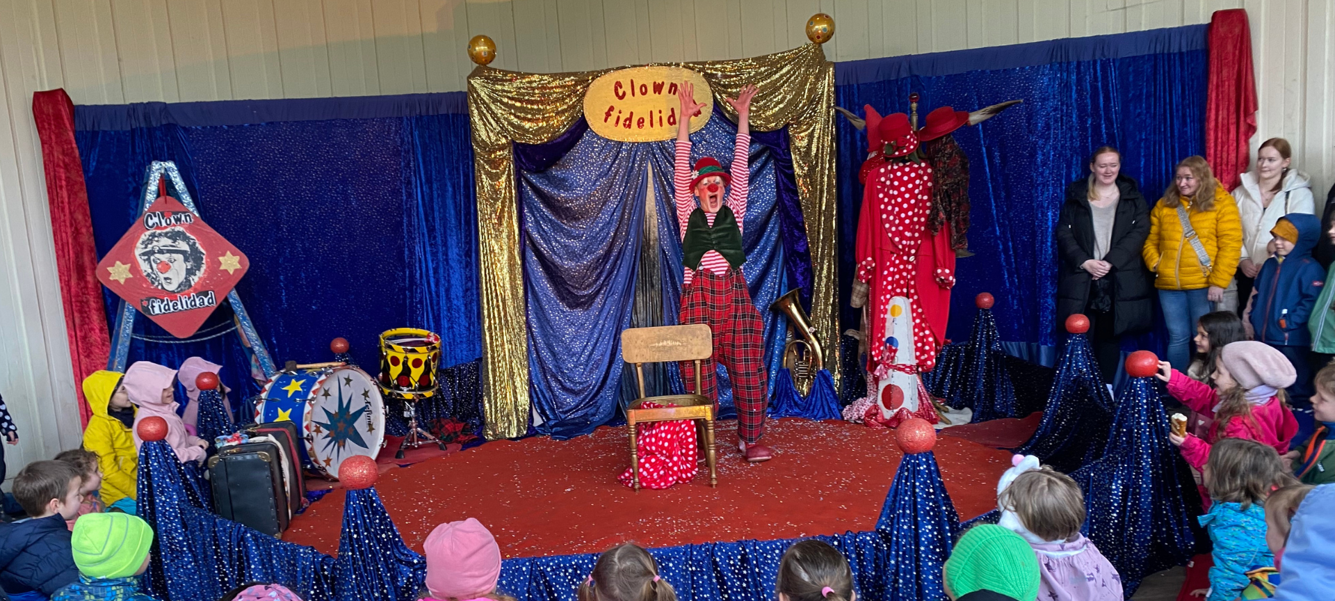 Ostereiersuche: Spaß im Regen