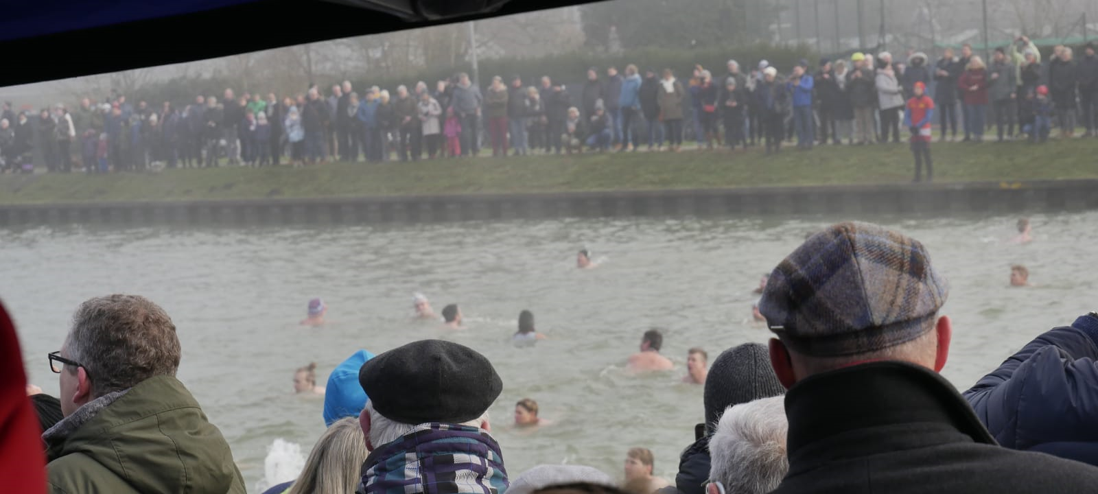 Neujahrsschwimmen im Kanal