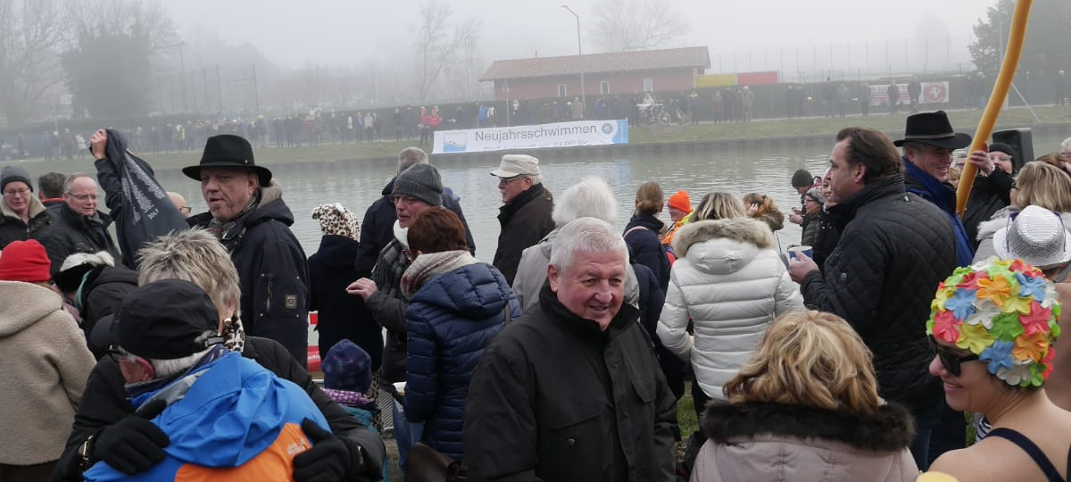 Neujahrsschwimmen im Kanal